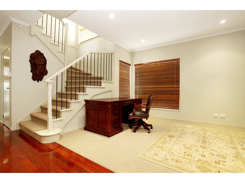 17 Wisteria Close, Taylors Hill VIC 3037