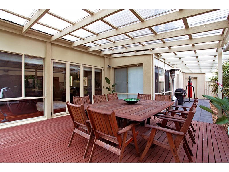 17 Wisteria Close, Taylors Hill VIC 3037