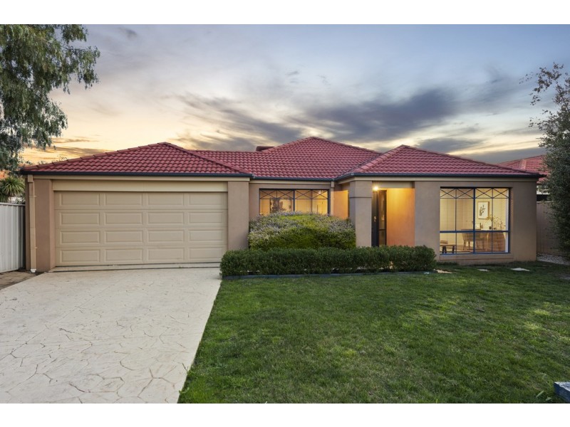 9 Brewster Way, Taylors Hill VIC 3037