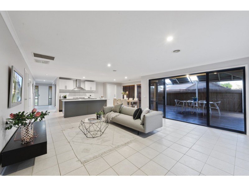 9 Brewster Way, Taylors Hill VIC 3037