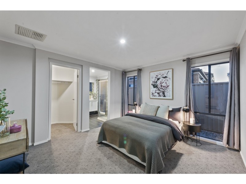 9 Brewster Way, Taylors Hill VIC 3037