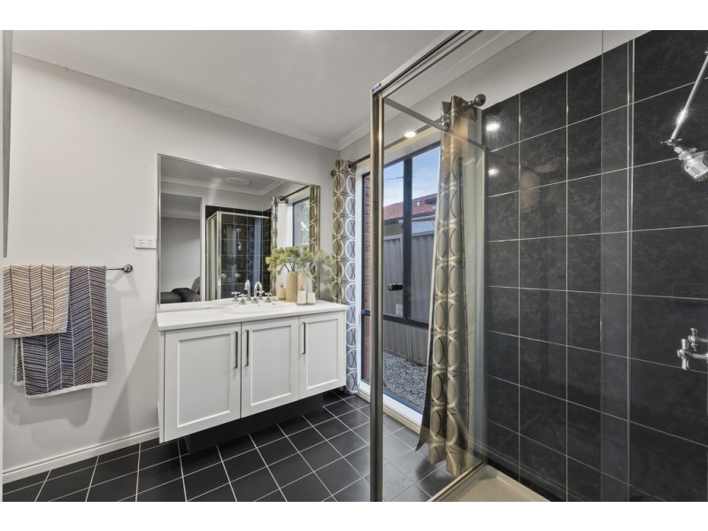 9 Brewster Way, Taylors Hill VIC 3037