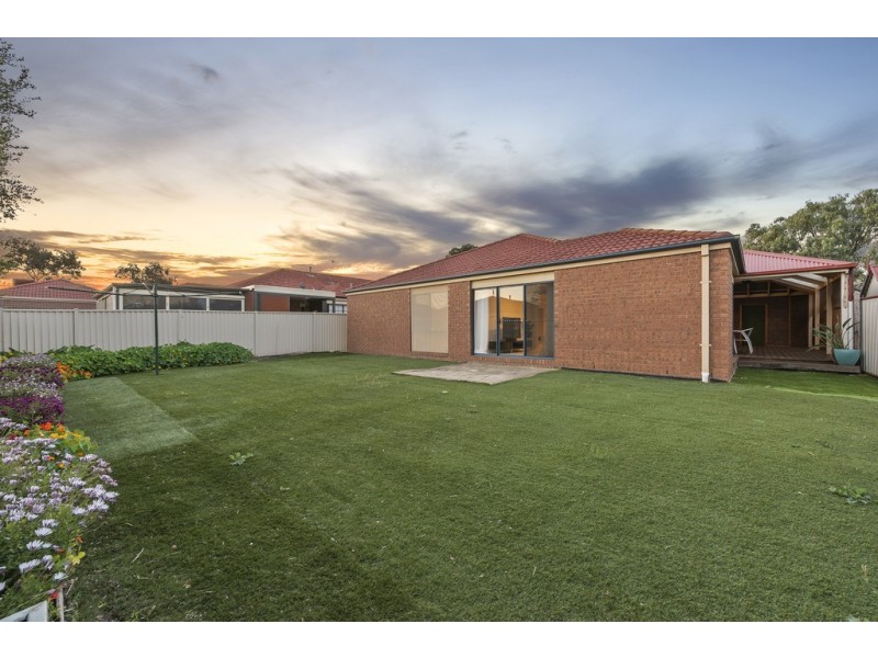 9 Brewster Way, Taylors Hill VIC 3037