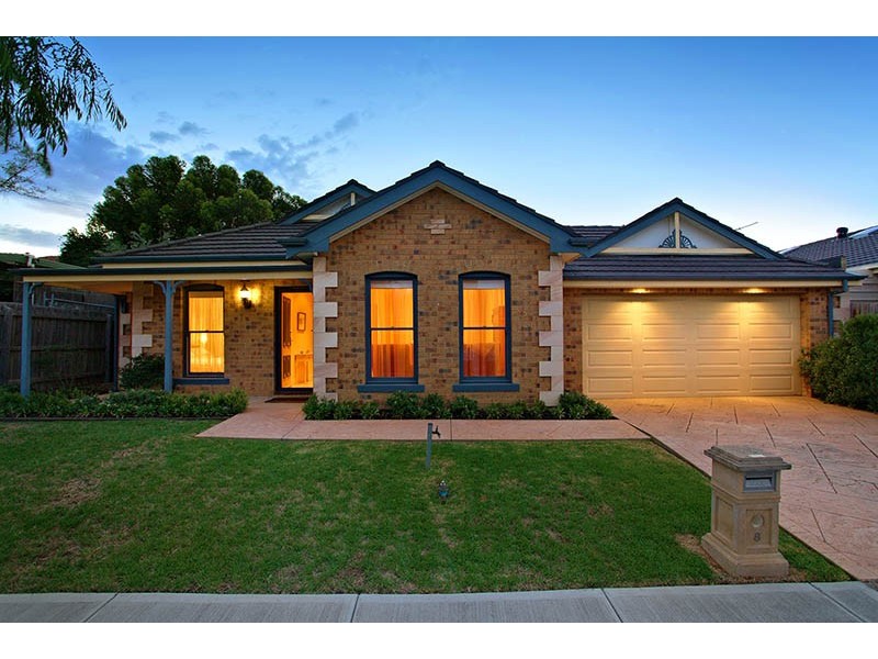 8 Canterbury Lane, Sydenham VIC 3037