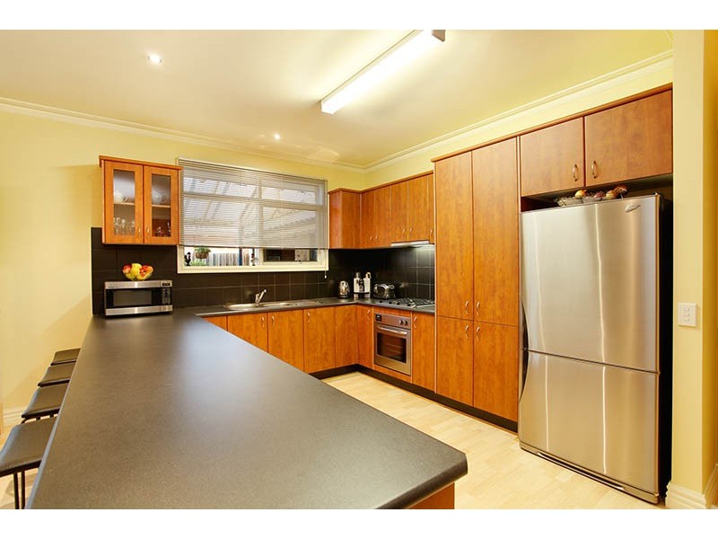 8 Canterbury Lane, Sydenham VIC 3037