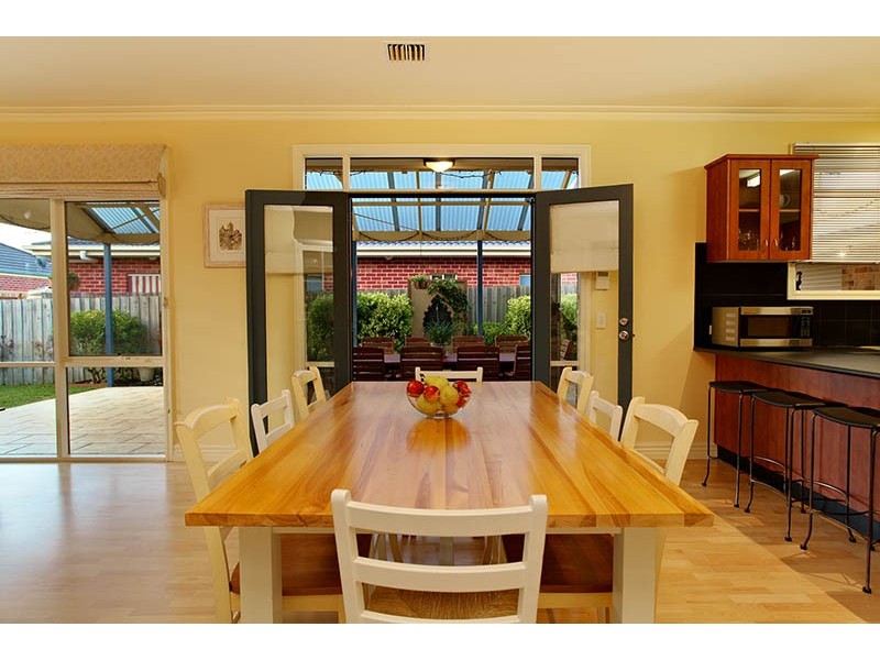 8 Canterbury Lane, Sydenham VIC 3037