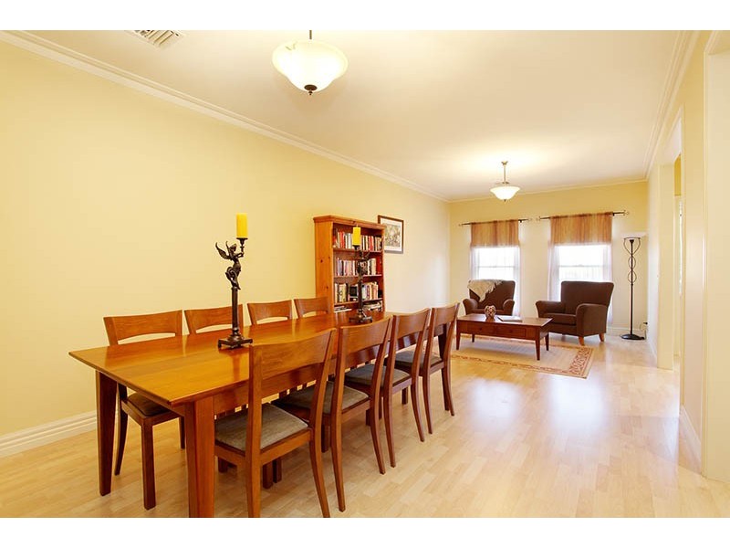 8 Canterbury Lane, Sydenham VIC 3037