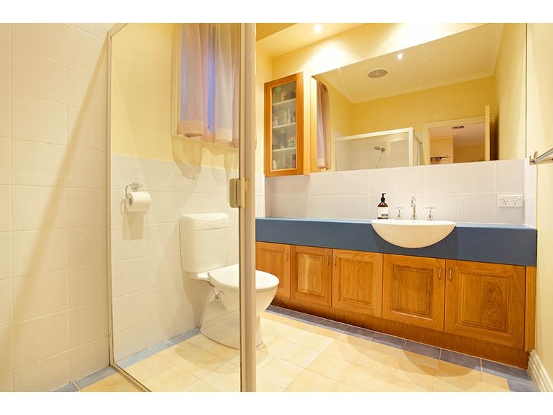 8 Canterbury Lane, Sydenham VIC 3037