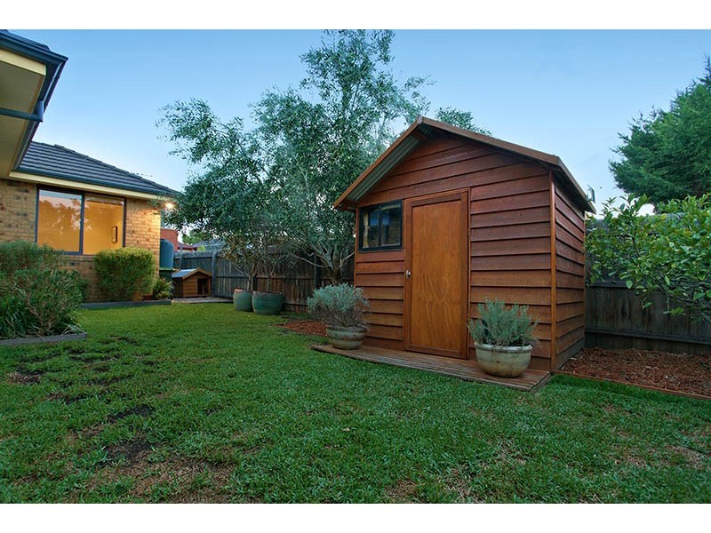 8 Canterbury Lane, Sydenham VIC 3037