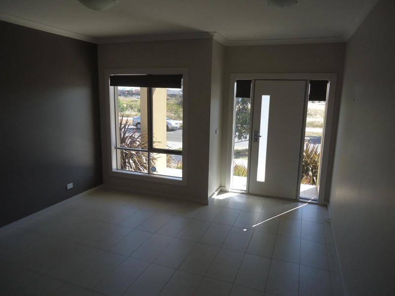 64 College Street, Caroline Springs VIC 3023