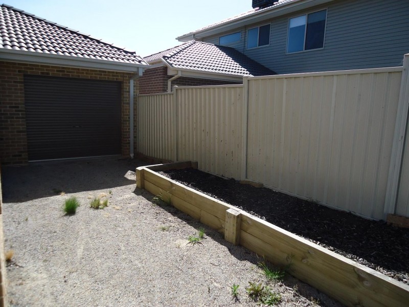 64 College Street, Caroline Springs VIC 3023