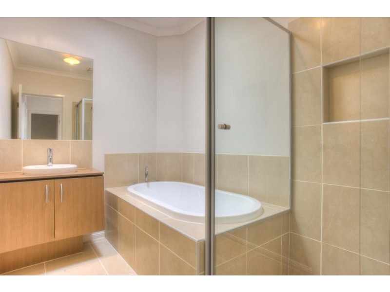 47 Edge View Boulevard, Point Cook VIC 3030