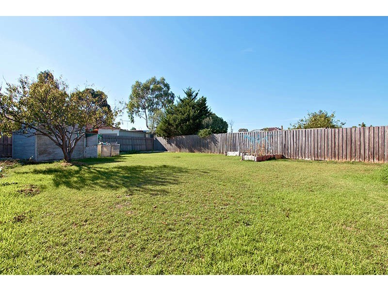24 Hedgeley Rd, Kealba VIC 3021