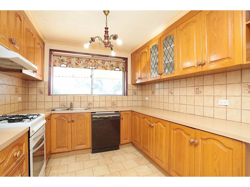 24 Hedgeley Rd, Kealba VIC 3021