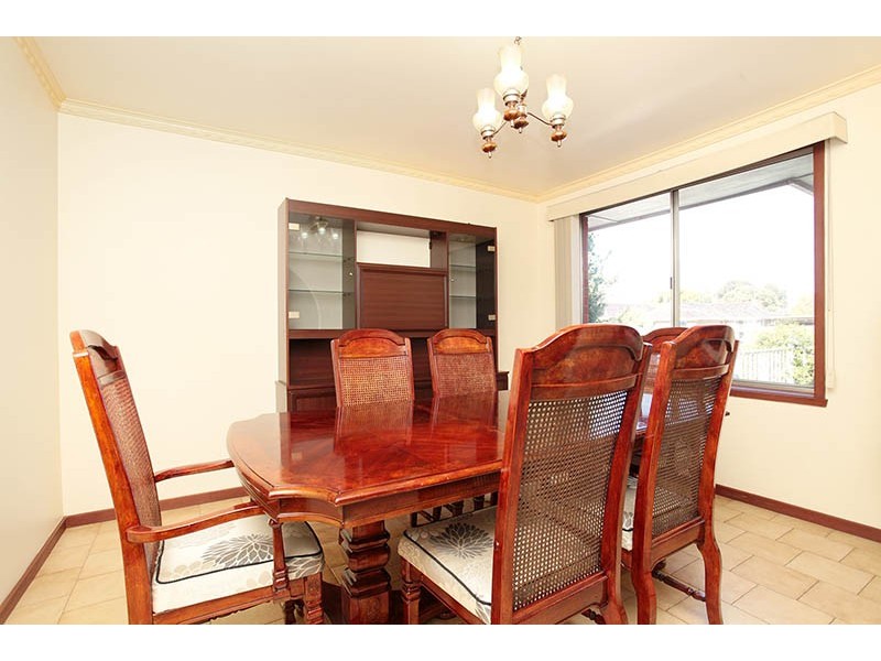24 Hedgeley Rd, Kealba VIC 3021
