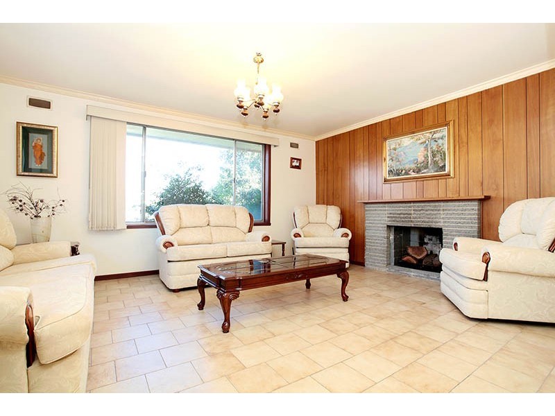 24 Hedgeley Rd, Kealba VIC 3021
