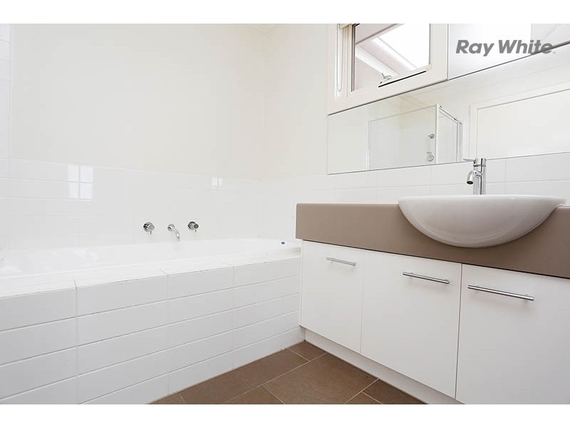 2/546 Melton Hwy, Sydenham VIC 3037