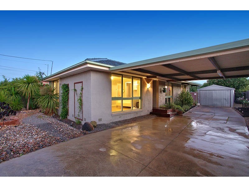 4 Aycliffe Drive, Deer Park VIC 3023