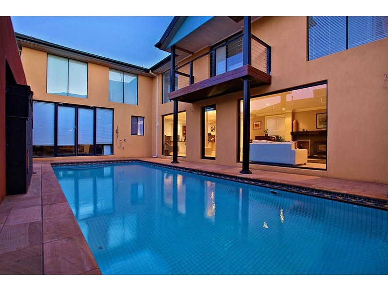 56 McCubbin Drive, Taylors Lakes VIC 3038