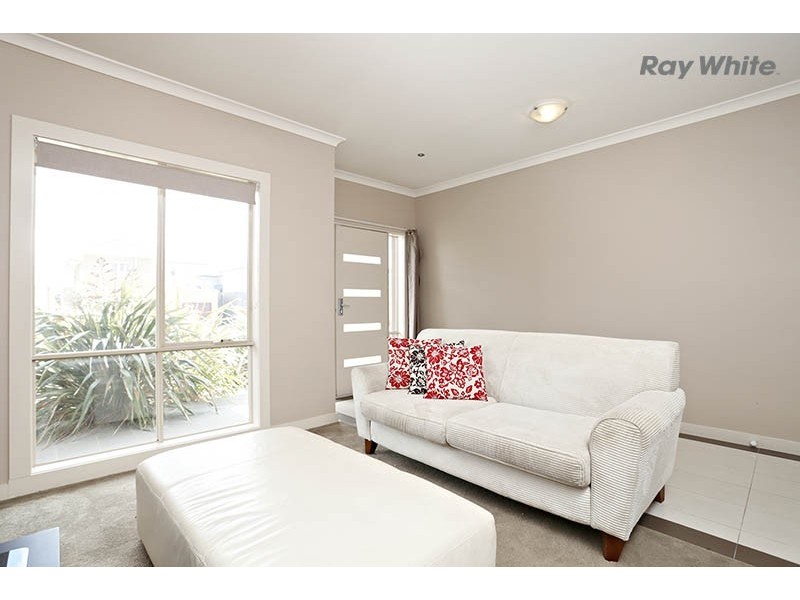 48 College Street, Caroline Springs VIC 3023