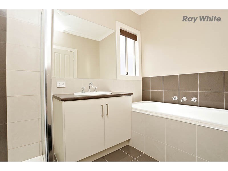 48 College Street, Caroline Springs VIC 3023