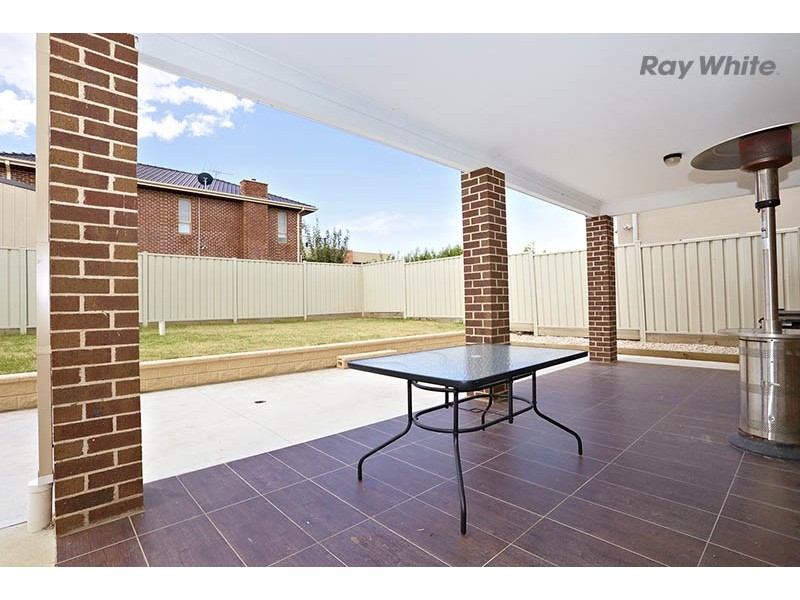 48 College Street, Caroline Springs VIC 3023