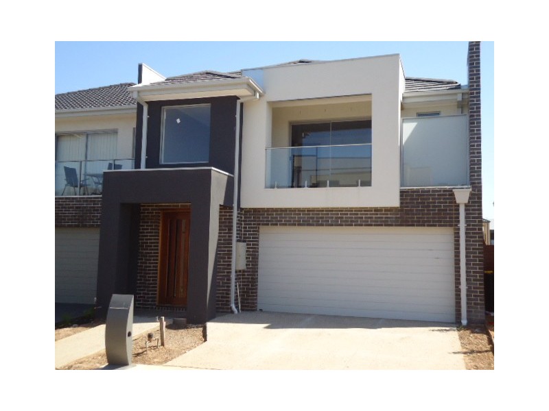 15 Beaconsfield Lane, Caroline Springs VIC 3023