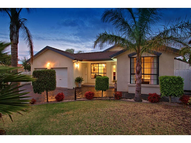 15 Mitchell Court, Taylors Lakes VIC 3038