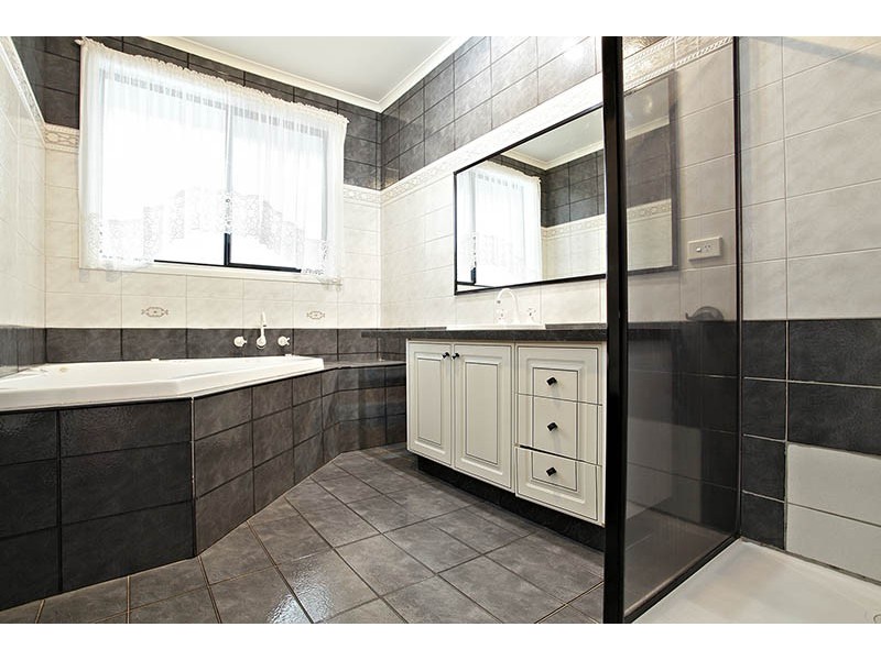 15 Mitchell Court, Taylors Lakes VIC 3038