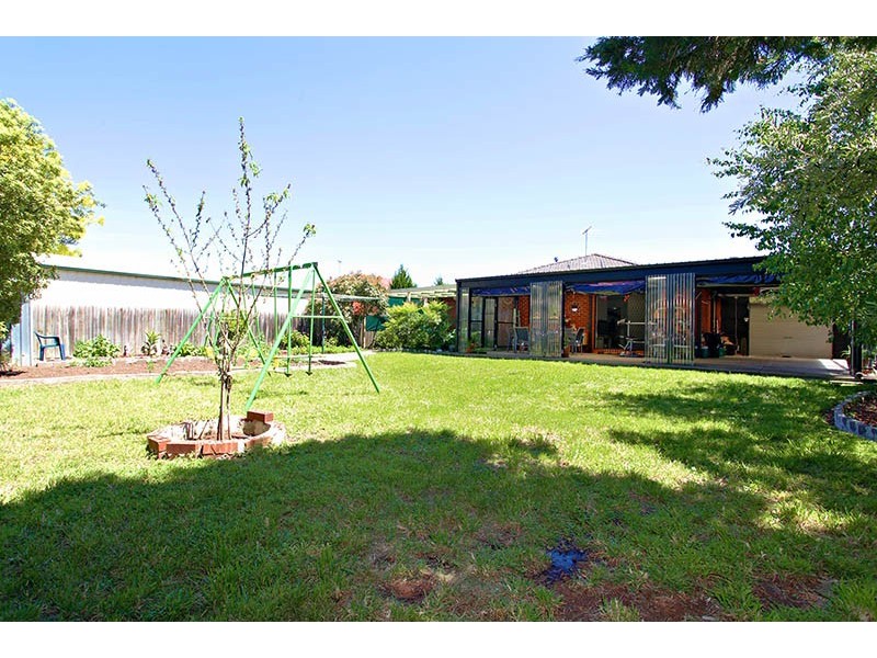 89 John Paul Drive, Hillside VIC 3037