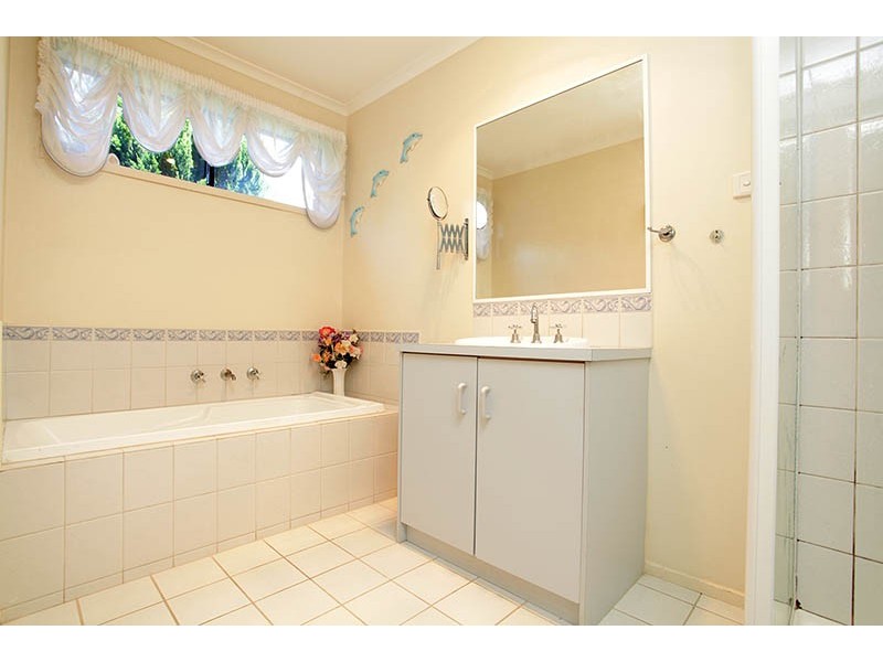 89 John Paul Drive, Hillside VIC 3037