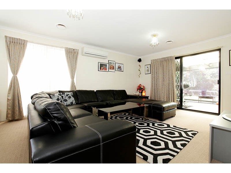 89 John Paul Drive, Hillside VIC 3037