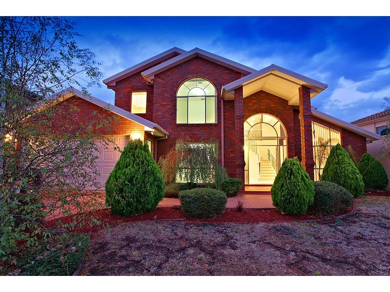 18 Wentworth Drive, Taylors Lakes VIC 3038