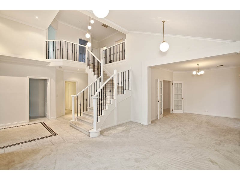 18 Wentworth Drive, Taylors Lakes VIC 3038