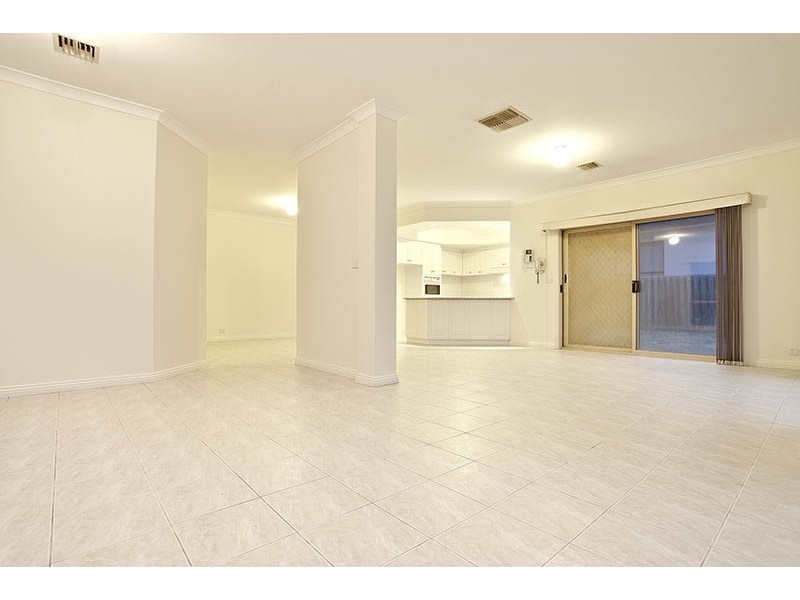 18 Wentworth Drive, Taylors Lakes VIC 3038