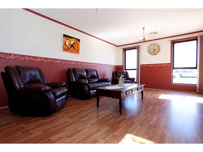 2 Albert Road, Sydenham VIC 3037