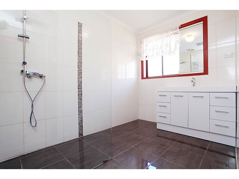 2 Albert Road, Sydenham VIC 3037