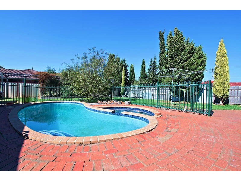 2 Albert Road, Sydenham VIC 3037