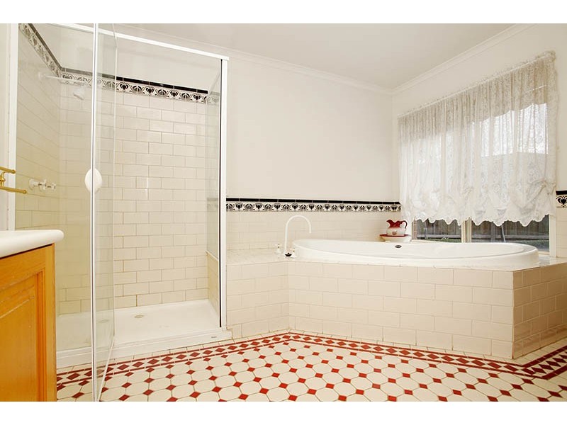 23 Beddingham Drive, Hillside VIC 3037