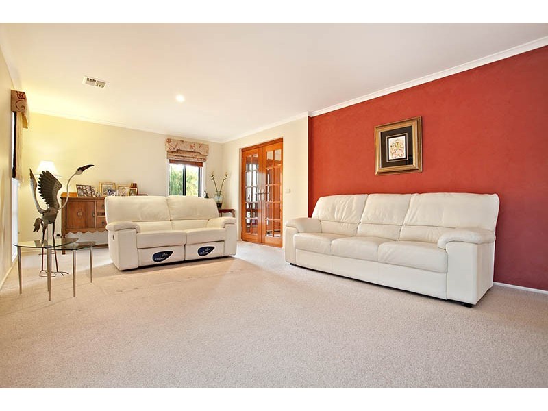 39 Tudor Rose Crescent, Sydenham VIC 3037