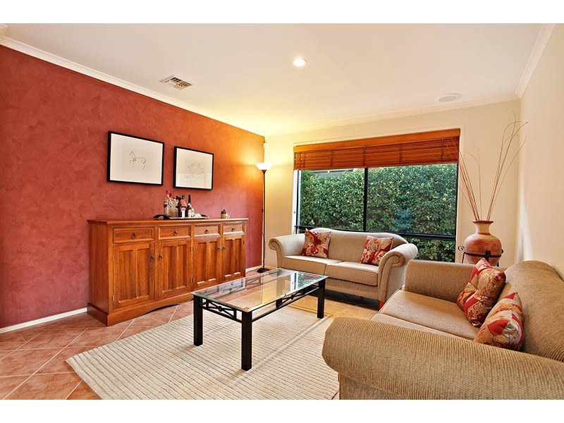 39 Tudor Rose Crescent, Sydenham VIC 3037