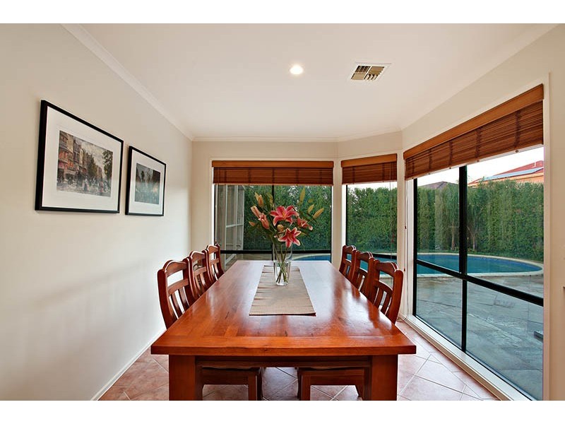 39 Tudor Rose Crescent, Sydenham VIC 3037