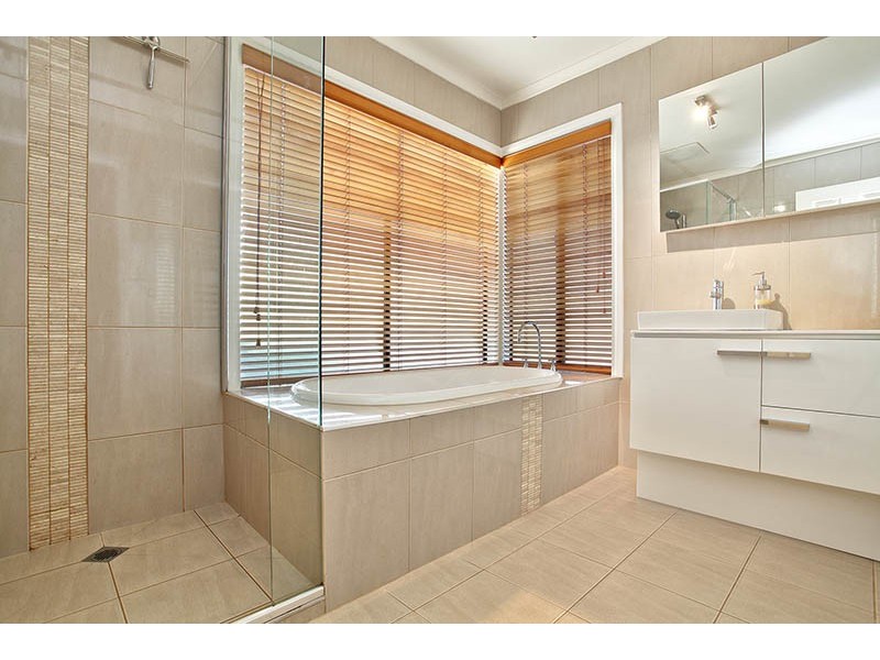 39 Tudor Rose Crescent, Sydenham VIC 3037