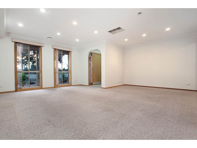 18 Verona Drive, Taylors Lakes VIC 3038