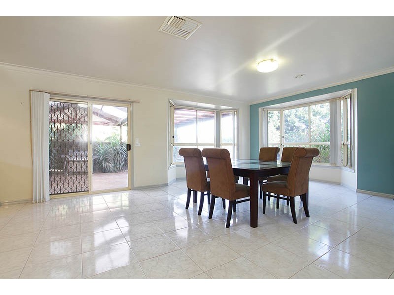 4 Kelland Avenue, Hillside VIC 3037