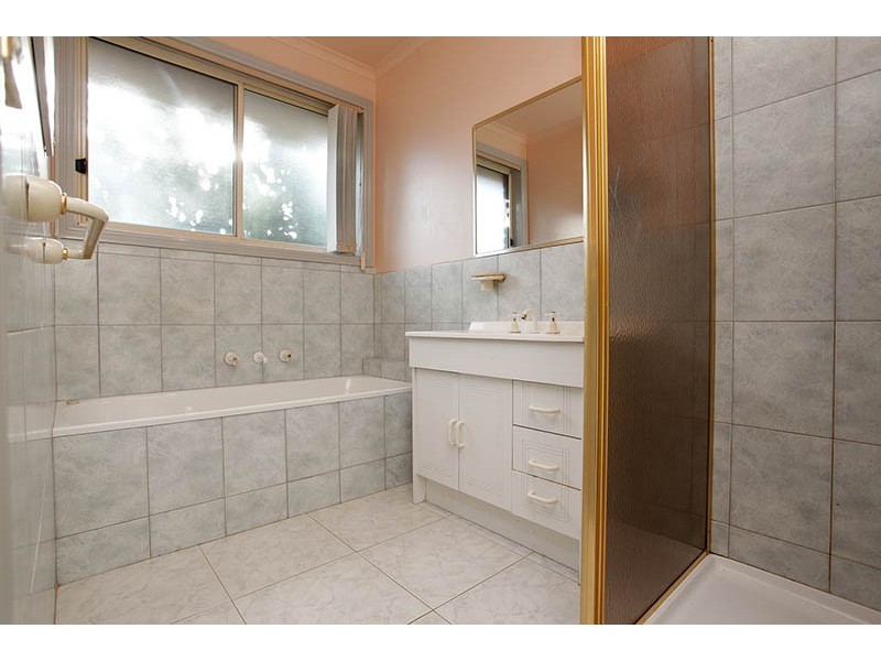 4 Kelland Avenue, Hillside VIC 3037