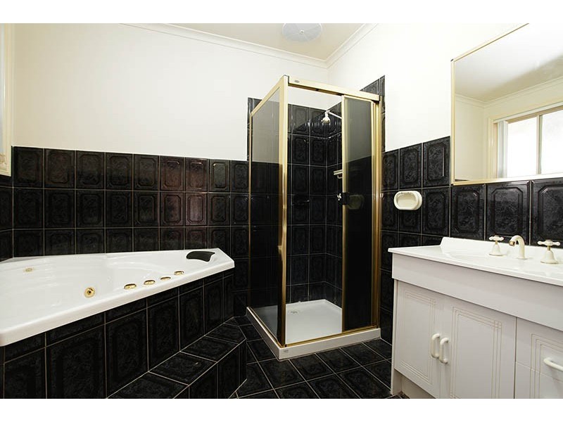 4 Kelland Avenue, Hillside VIC 3037