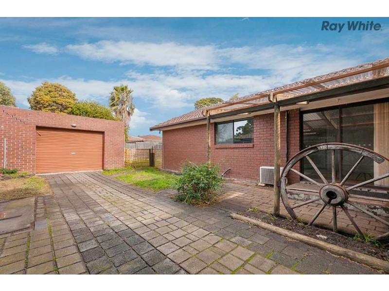 26 Angourie Crescent, Taylors Lakes VIC 3038