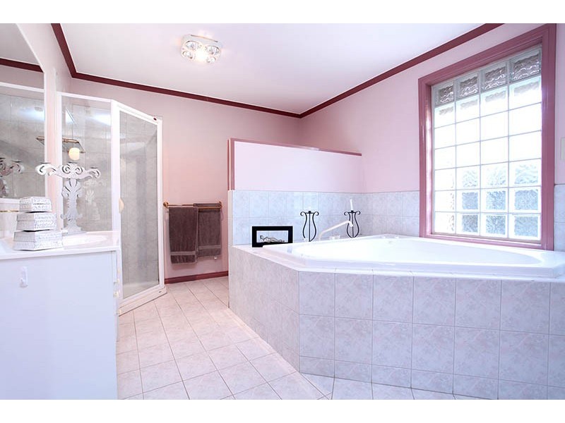 47 Catherine Drive, Hillside VIC 3037