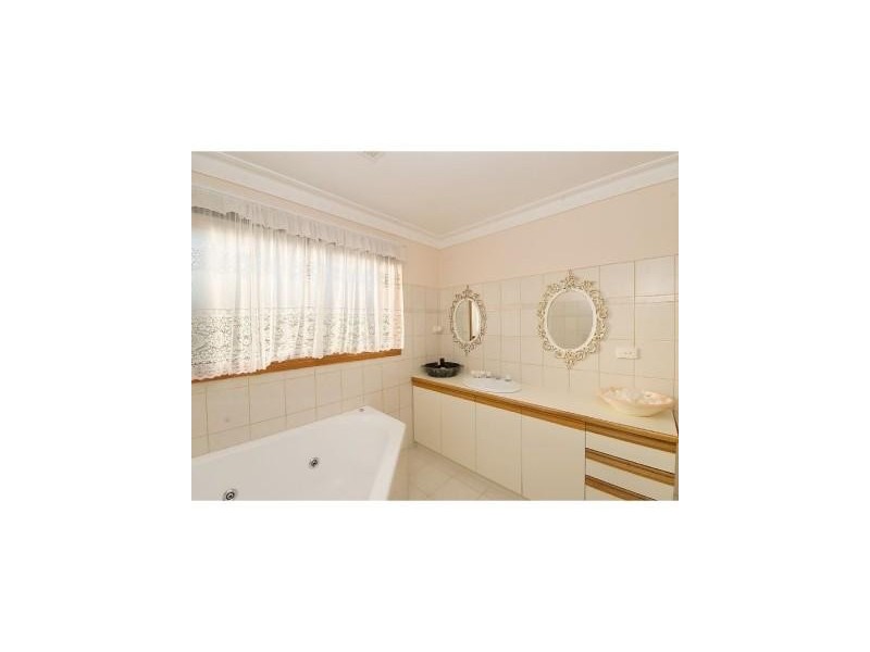 3 Denbigh Court, Keilor VIC 3036